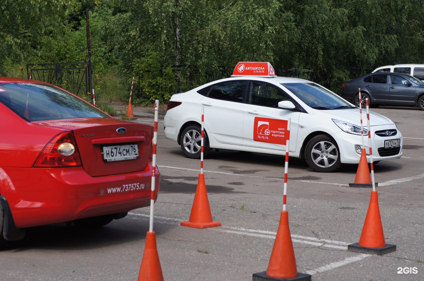 Автошкола ярославль. Volkswagen Polo ВОА автошкола. Автошкола центр подготовки водителей. Автошкола Автомобилист.