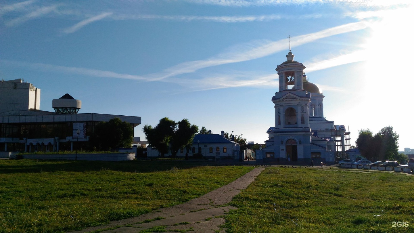 Парк у Покровской церкви в Воронеже