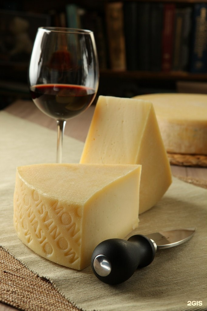 Пармезан что это. Мантова Италия сыр. Пармезан Бернетто. Итальянский сыр пармезан. Пармиджано Италия.