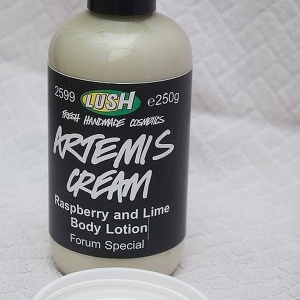 Фото от владельца LUSH, магазин свежей косметики ручной работы