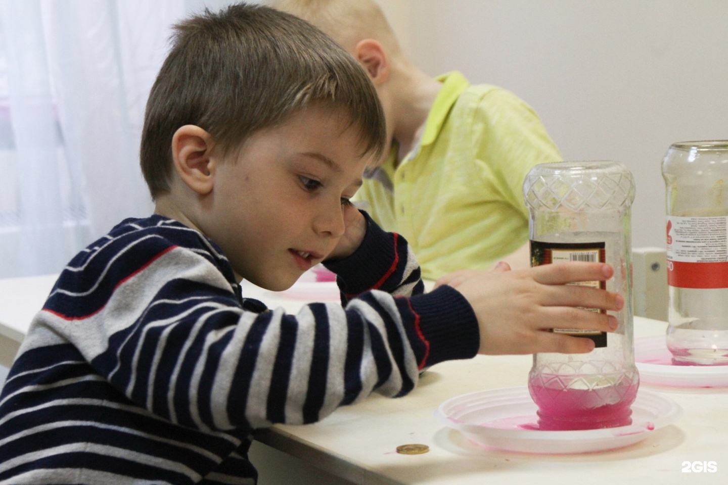 Том сойер мастерская. Tom sawyer. Тюз саратов том сойер. Театр студия том сойер детская стули. Приключения тома сойера иллюстрации.