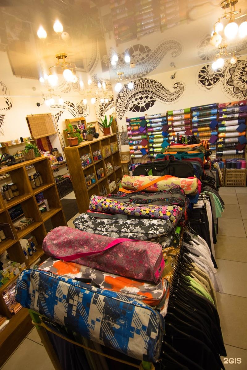 Йога с пропсами. Yoga shop. Йога на пионерской метро москва. Магазин йоги на гороховой. Магазин для йогов.