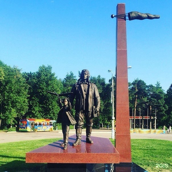 Парк в жуковском. Жуковский парк. Памятник Чкалову в Жуковском. Парк культуры и отдыха Жуковский. Видное парк Жуковский.