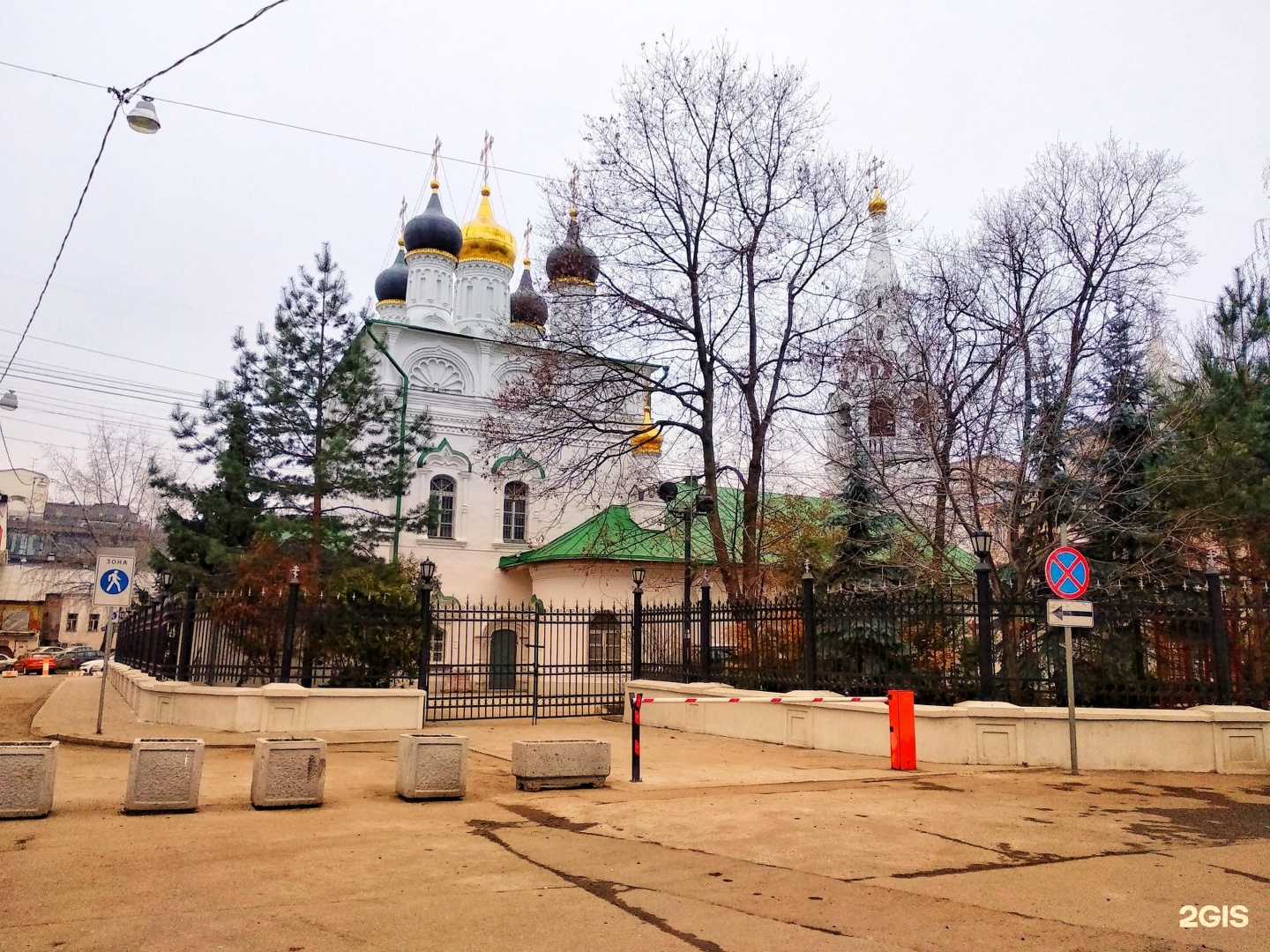 Спасопесковский пер 6 стр 7. Храм Спаса на Песках на Арбате. Храм Спаса Преображения на Песках. Спасопесковская Церковь в Москве. Храм Спаса Преображения на Песках фото.