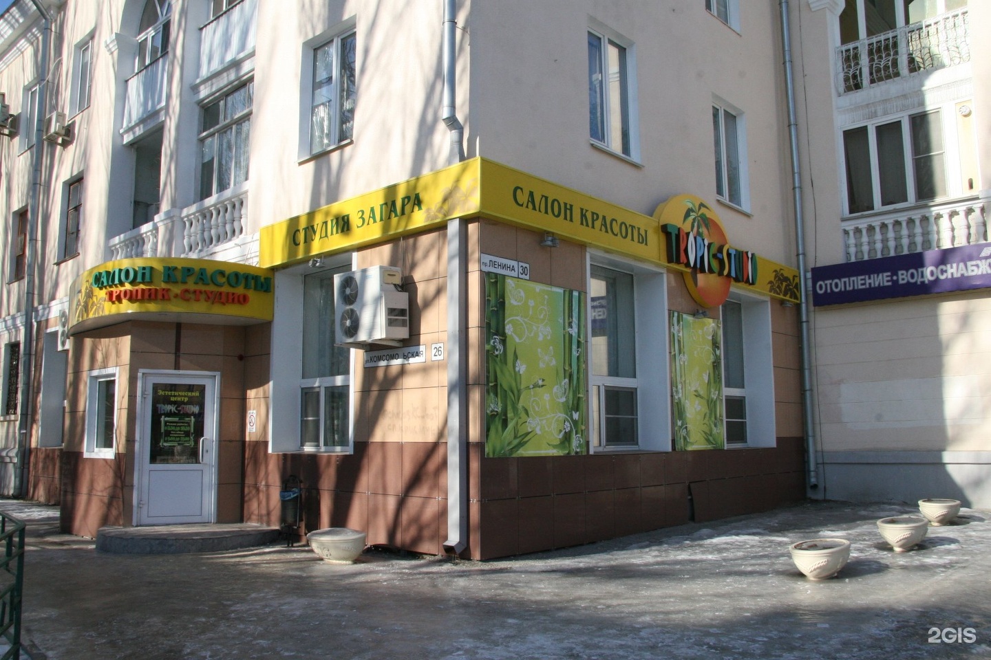 Тропика орск. Тропика орск. Зеленый интерьер салона красоты. Орска. Тропика орск.