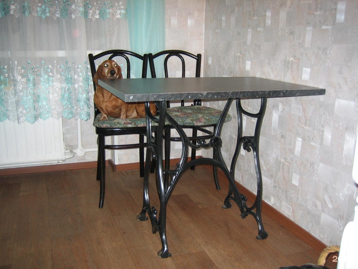 Кухонный стол из швейной машинки