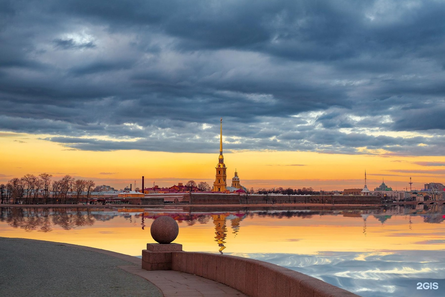 Петропавловская крепость в Санкт-Петербурге панорама