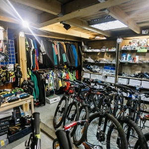 Фото от владельца СНЕГ-boardshop, центр проката и ремонта велосипедов, роликов, лонгбордов
