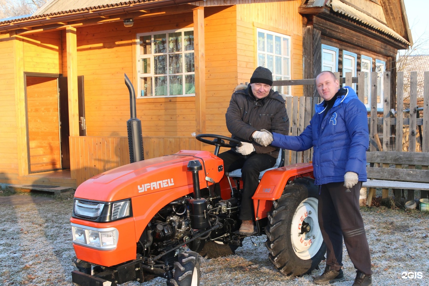 Минитрактор хозяйство. Уралец АГРОДОМ. АГРОДОМ трактора. АГРОДОМ трактора и навесное. Сельские минитракторы.