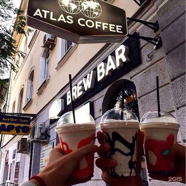 Кофейня оренбург. Уютная кофейня Оренбург. Atlas Coffee Brew Bar Оренбург. Кофе на улице. Оренбург Советская улица 34 Центральная кофейня.