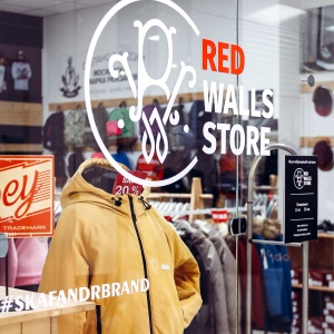 Фото от владельца RED WALLS STORE, магазин молодежной одежды и обуви