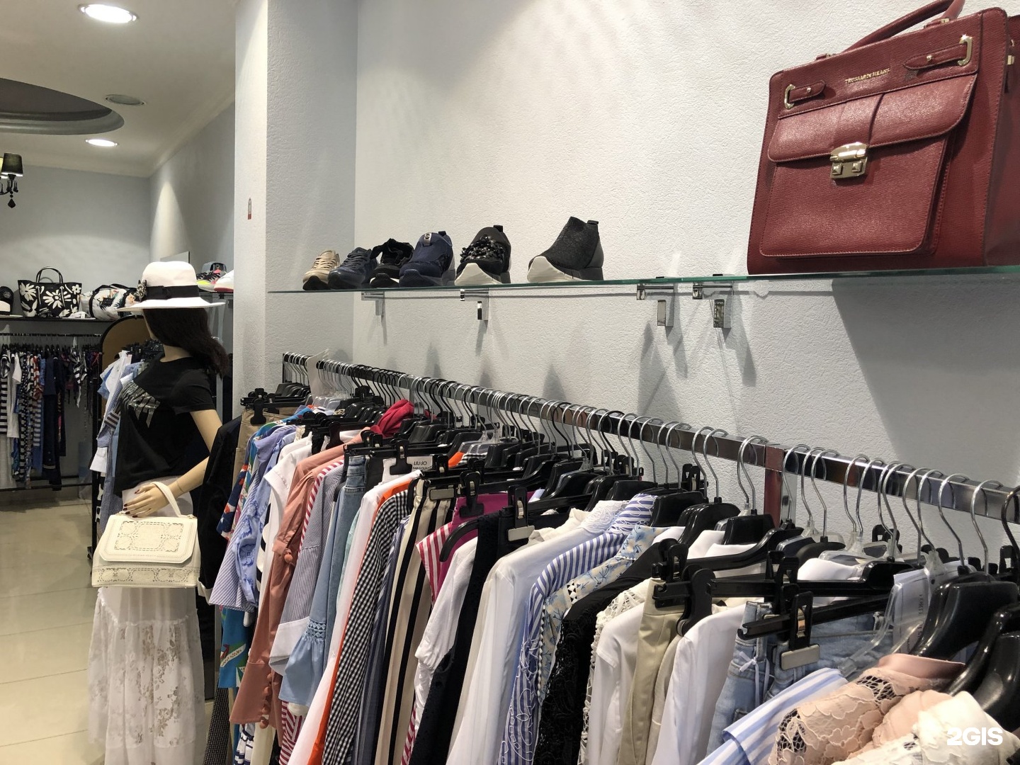 Boutique rai rai. Бутик рай. Бутик рай нижний новгород. Салон вечерних платьев нижний новгород. Boutique rai rai.