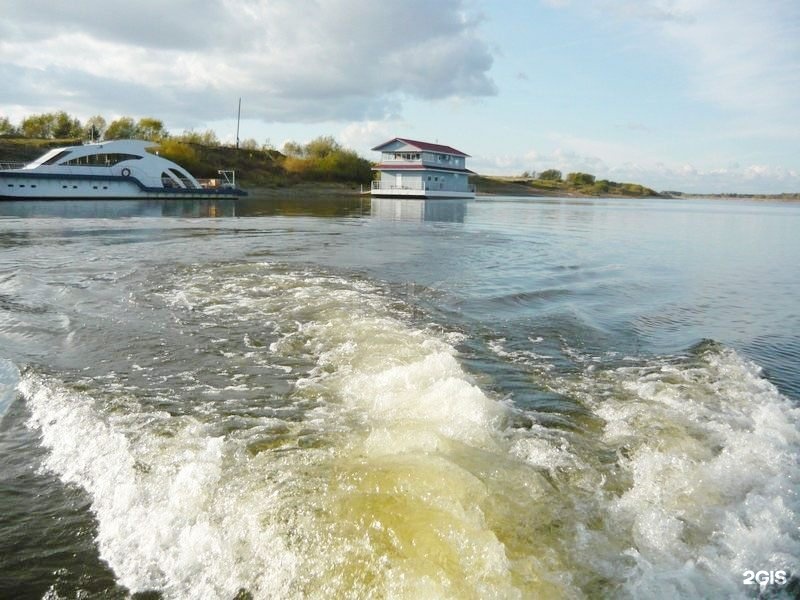 Яхт клуб фаворит. Яхт клуб киров. Яхта коматек екатеринбург. Яхт клуб киров. Лодочная станция фрегат в конаково.