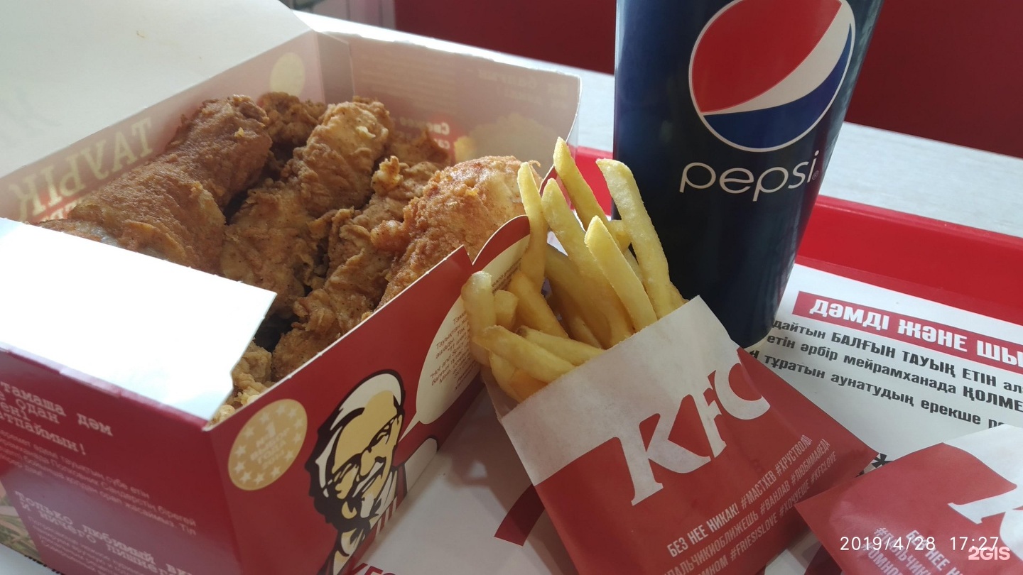 Компания быстрого питания. KFC предприятие быстрого обслуживания. Маскоты компаний быстрого питания.