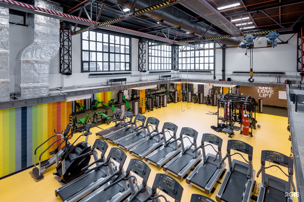 Garage gym екатеринбург. Гараж ГУМ. Тренажерный зал в гараже. Гараж фитнес.