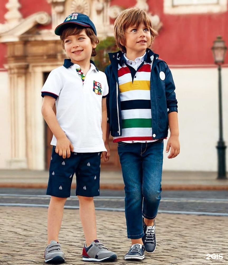 Мальчик стильно одет. Модная одежда для мальчиков. Летняя мода для мальчиков. Летняя одежда для мальчиков. Модная детская одежда для мальчиков.