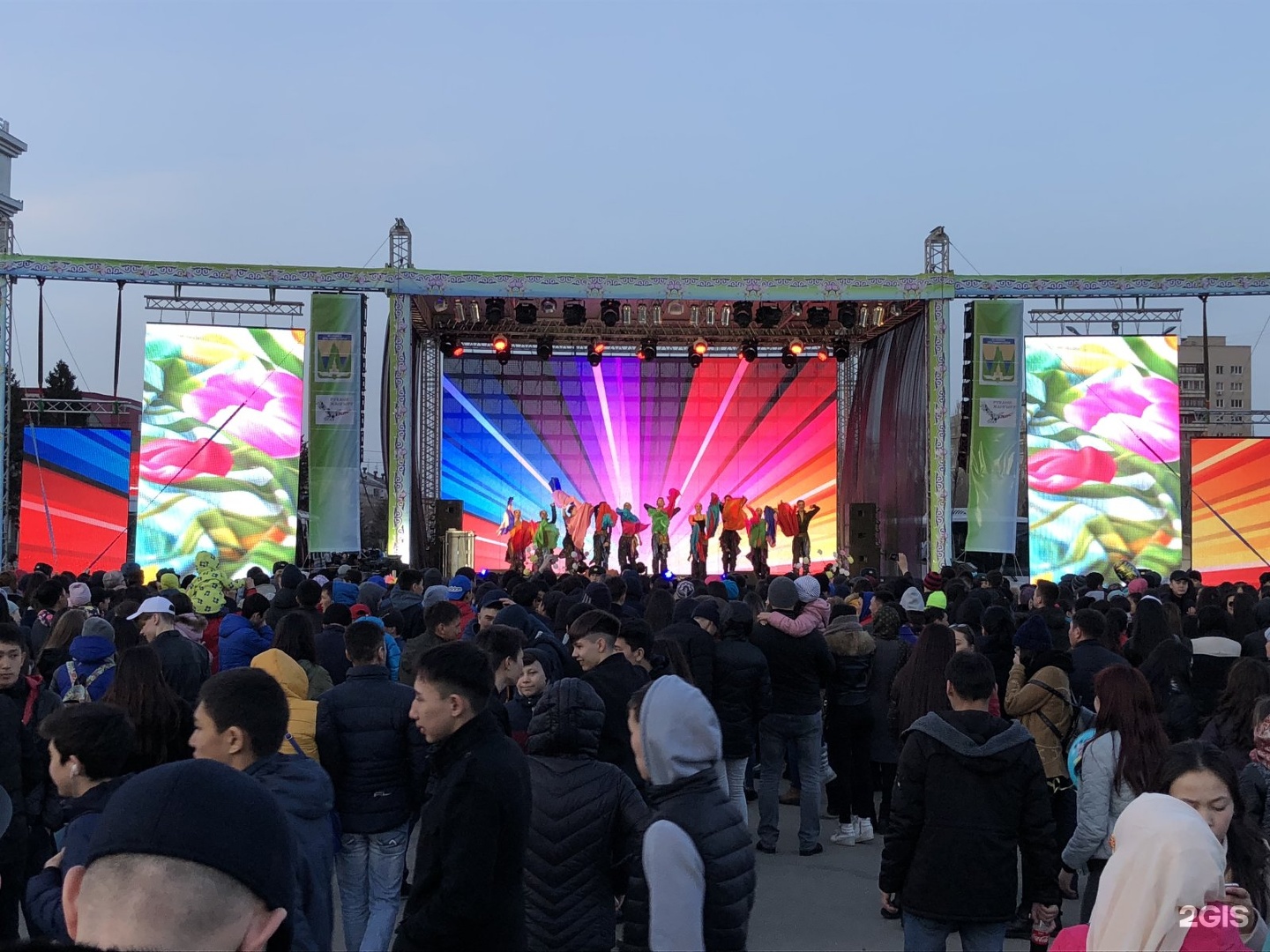 Аренда звука и света. L show. L show. Шоу программы вертикальные картинки. Show rent.