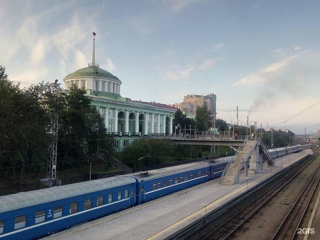 Вокзал мурманск телефон. Вокзал Мурманск. Мурманский ЖД вокзал. Железнодорожный вокзал Мурманск. Вокзал Мурманск платформы.