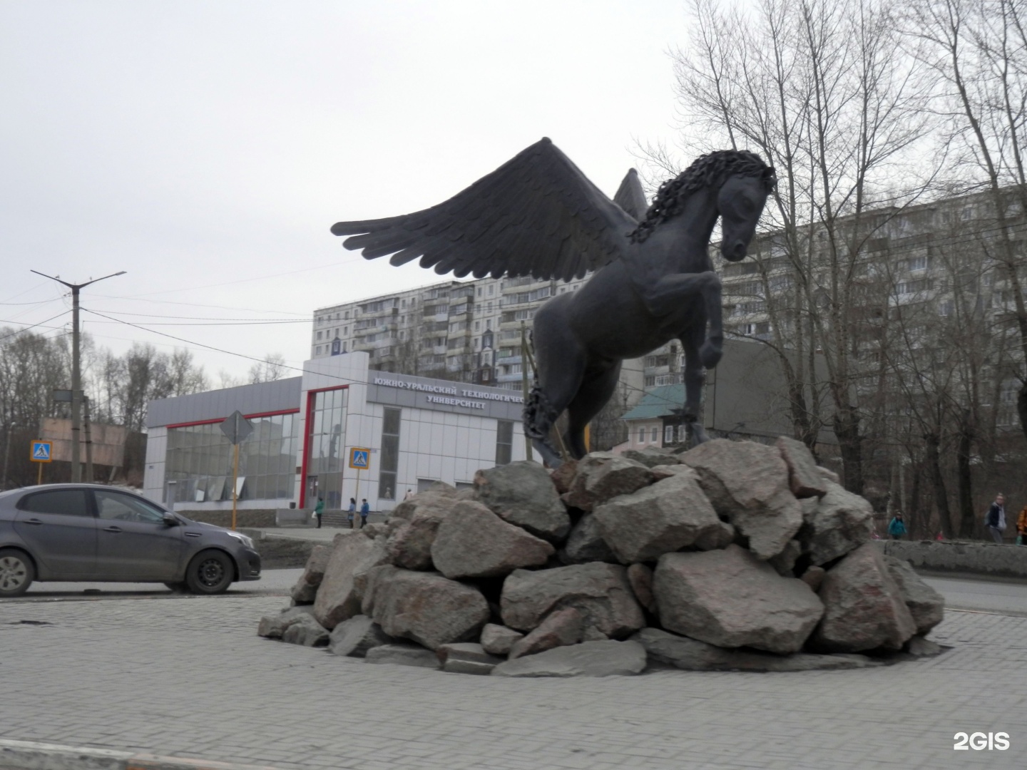 Памятник крылатой фразе. Челябинская область Златоуст крылатый конь. Скульптура крылатый конь в Златоусте. Памятник крылатому коню в Златоусте. Памятник Аносову в Златоусте.