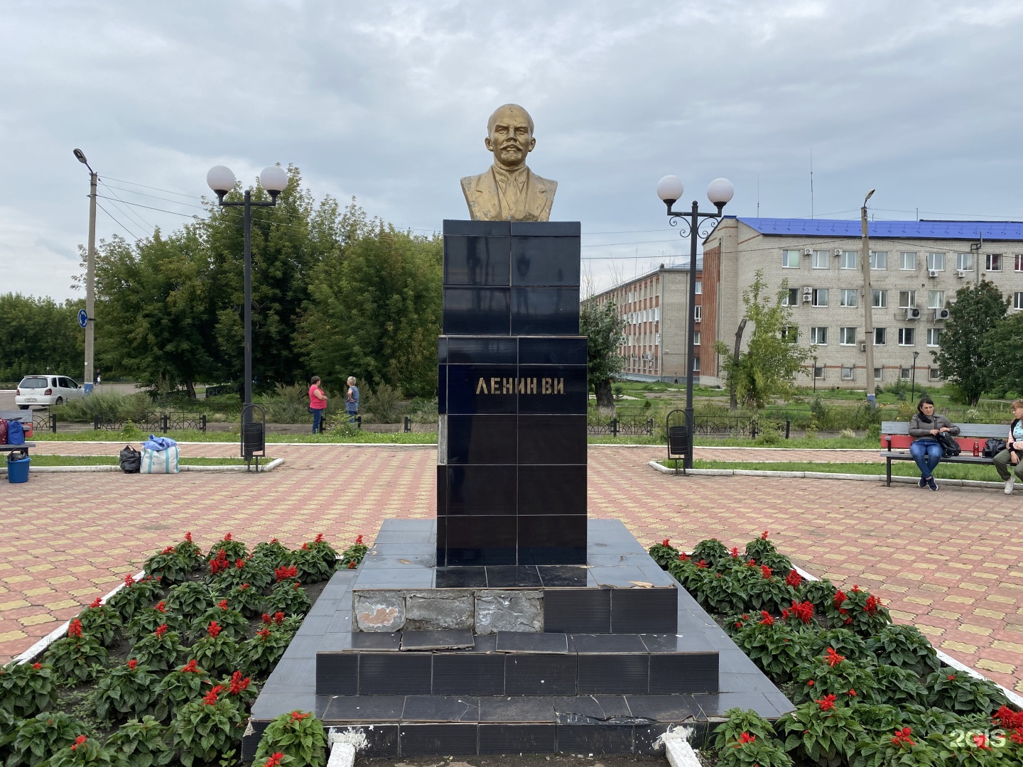 Тайшет. Памятники города Тайшета. Тайшет достопримечательности города. Памятник Ленину Тайшет. Памятник Ленину Шелехов.