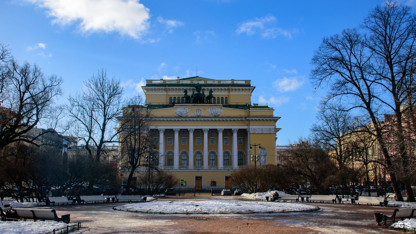 Площадь островского санкт петербург как добраться. Площадь Островского и Екатерининский сад. Екатерининский сквер в Санкт-Петербурге. Площадь Островского в СПБ. Екатерининский сквер Подольск.