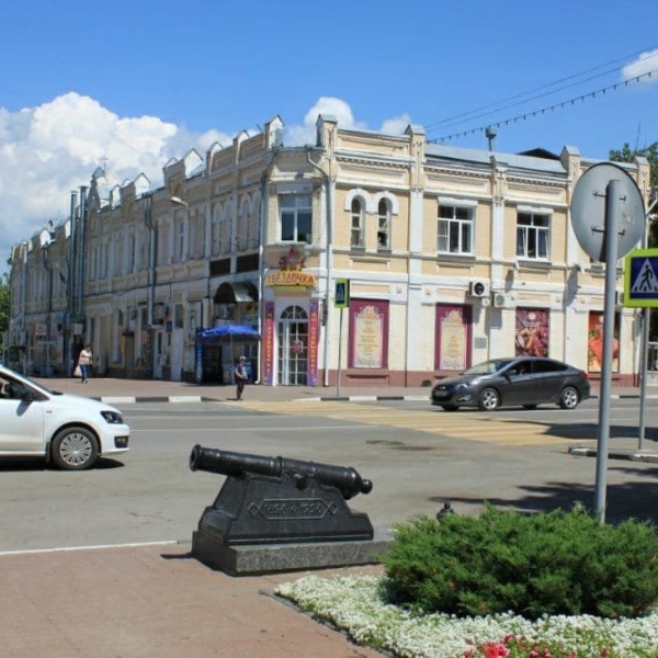 Петровская площадь азов