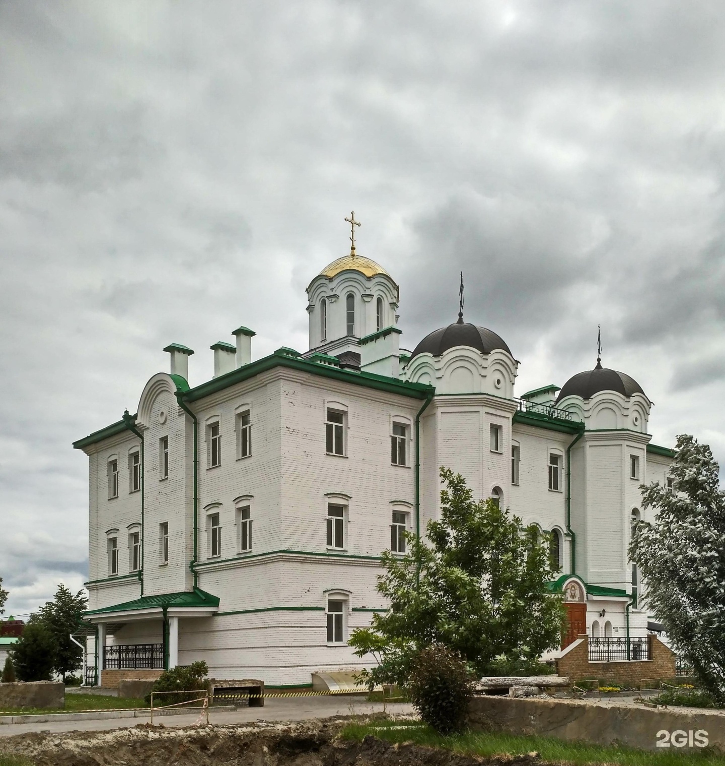 Богородице алексеевский монастырь томск. Богородице-Алексиевский монастырь Томск. Томский мужской монастырь. Богородице Алексеевский мужской монастырь Томск. Трехсвятительский храм Томск.