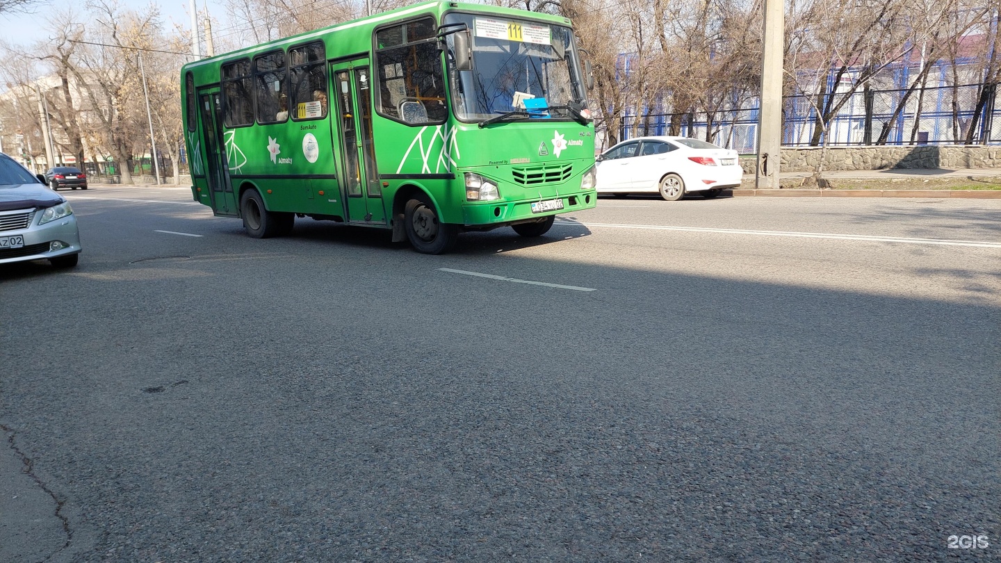 Автобус. Автобусы Алматы. Автобусная остановка. 111 Автобус.