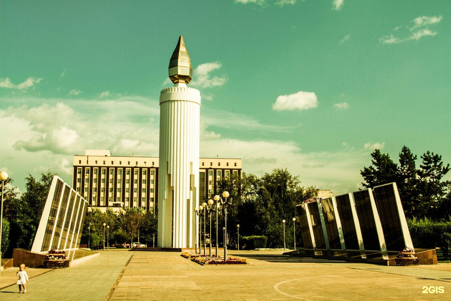 Площадь памяти. Площадь памяти Тюмень. Тюмень историческая площадь площадь. Площадь памяти Тюмень зимой. Свечка Тюмень.