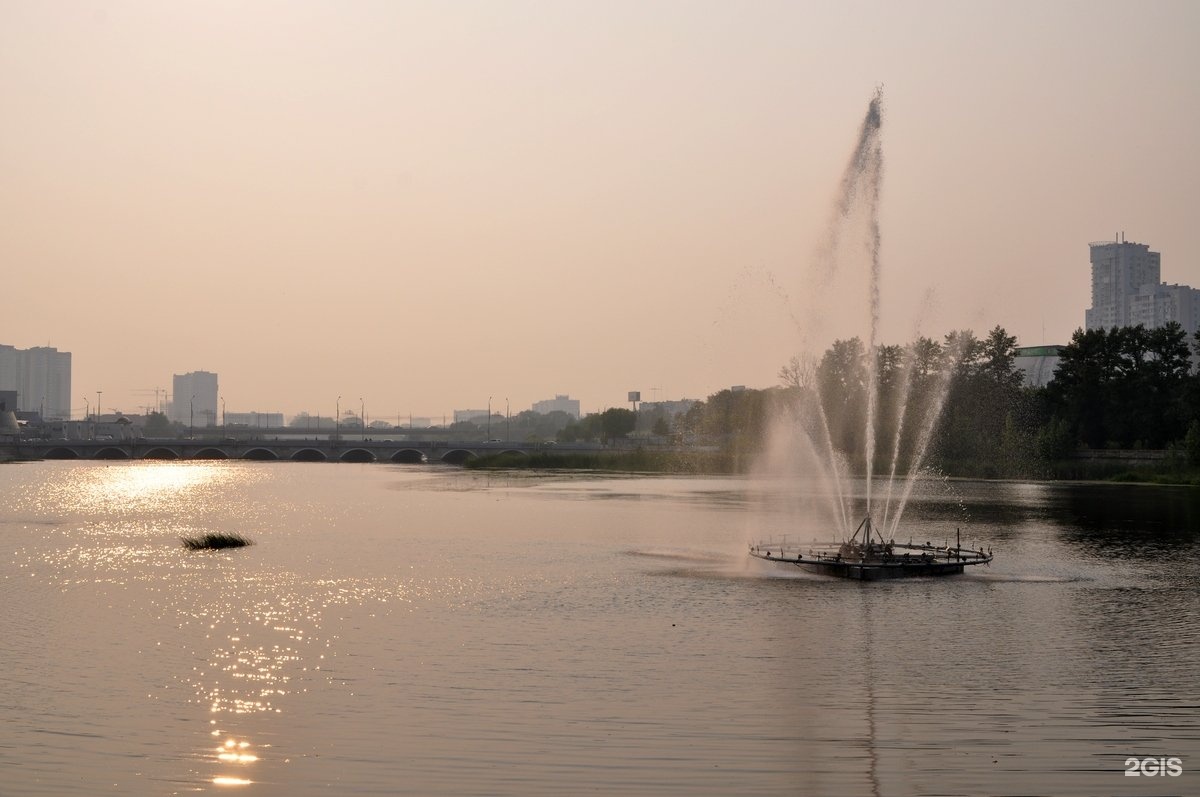 Челябинск фонтан в реке МЯСС