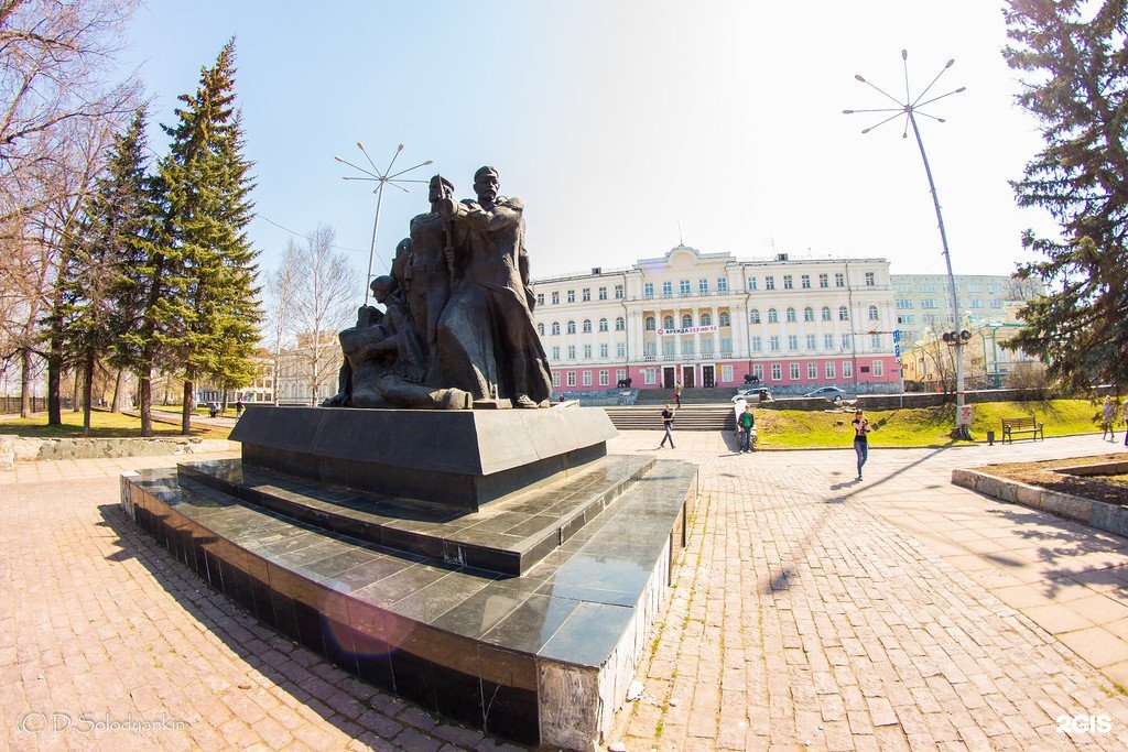 Достопримечательности перми фото. Сквер имени ф. м. Решетникова. Исторические памятники. Пермские достопримечательности. Пермь интересные места.