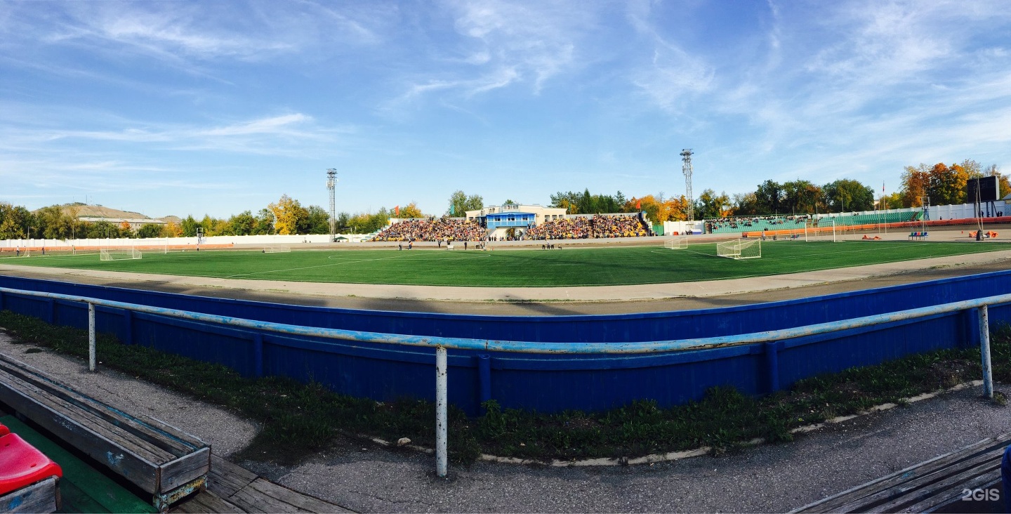 Стадион октябрьский