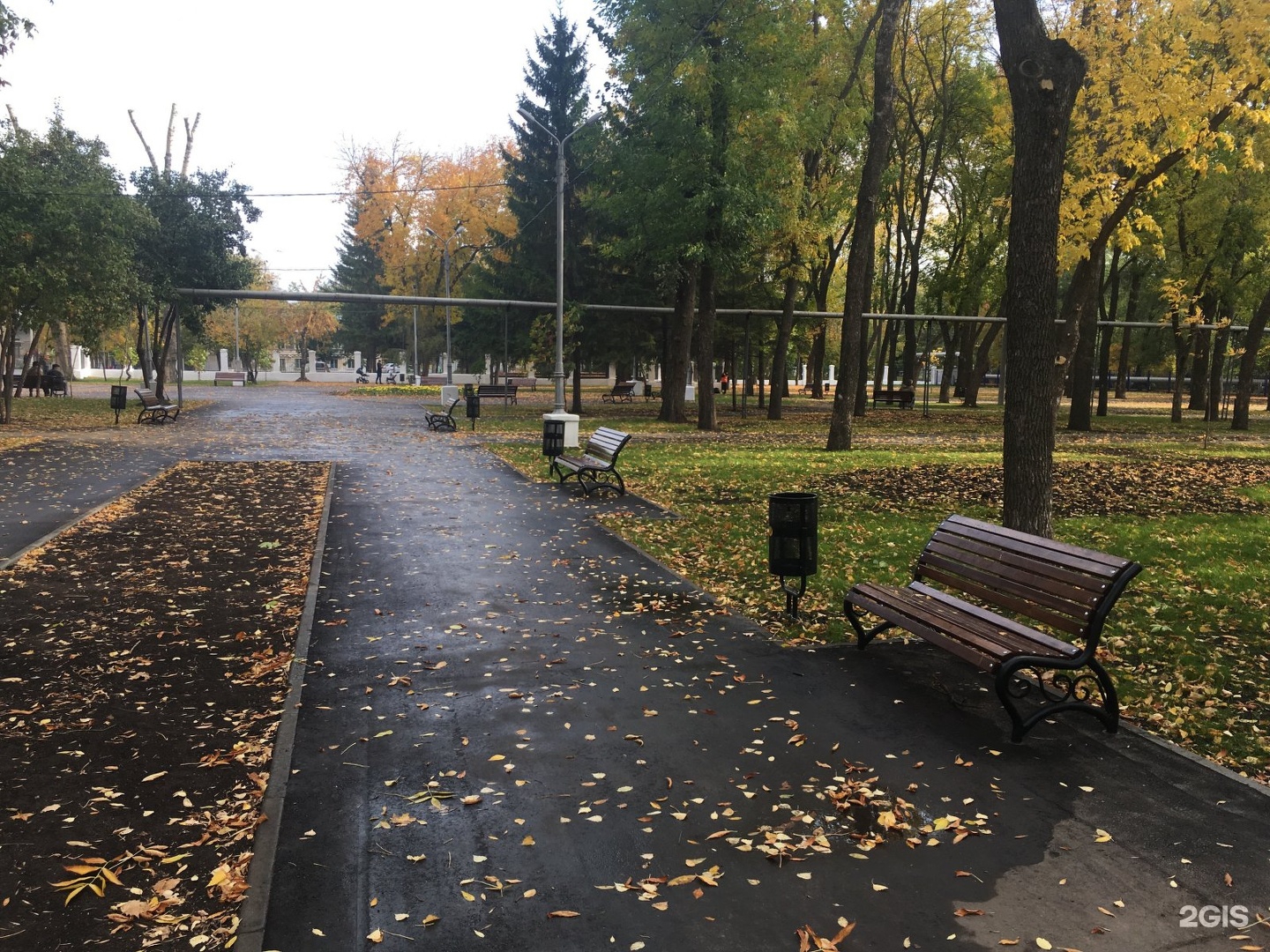 Октябрь самара. Парк на Мехзаводе Самара. Самаре на Мехзаводе сквер. Парк у ДК Кирова Воронеж. Сквер октябрь Мехзавод Самара зима.