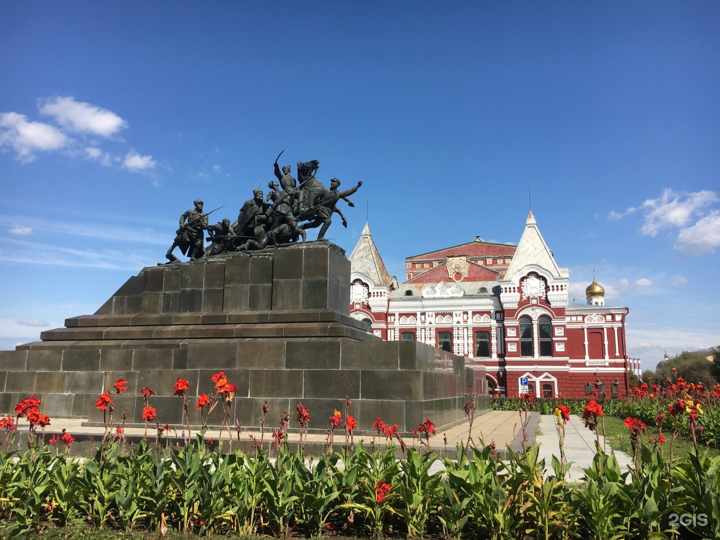 памятник чапаеву на реке урал