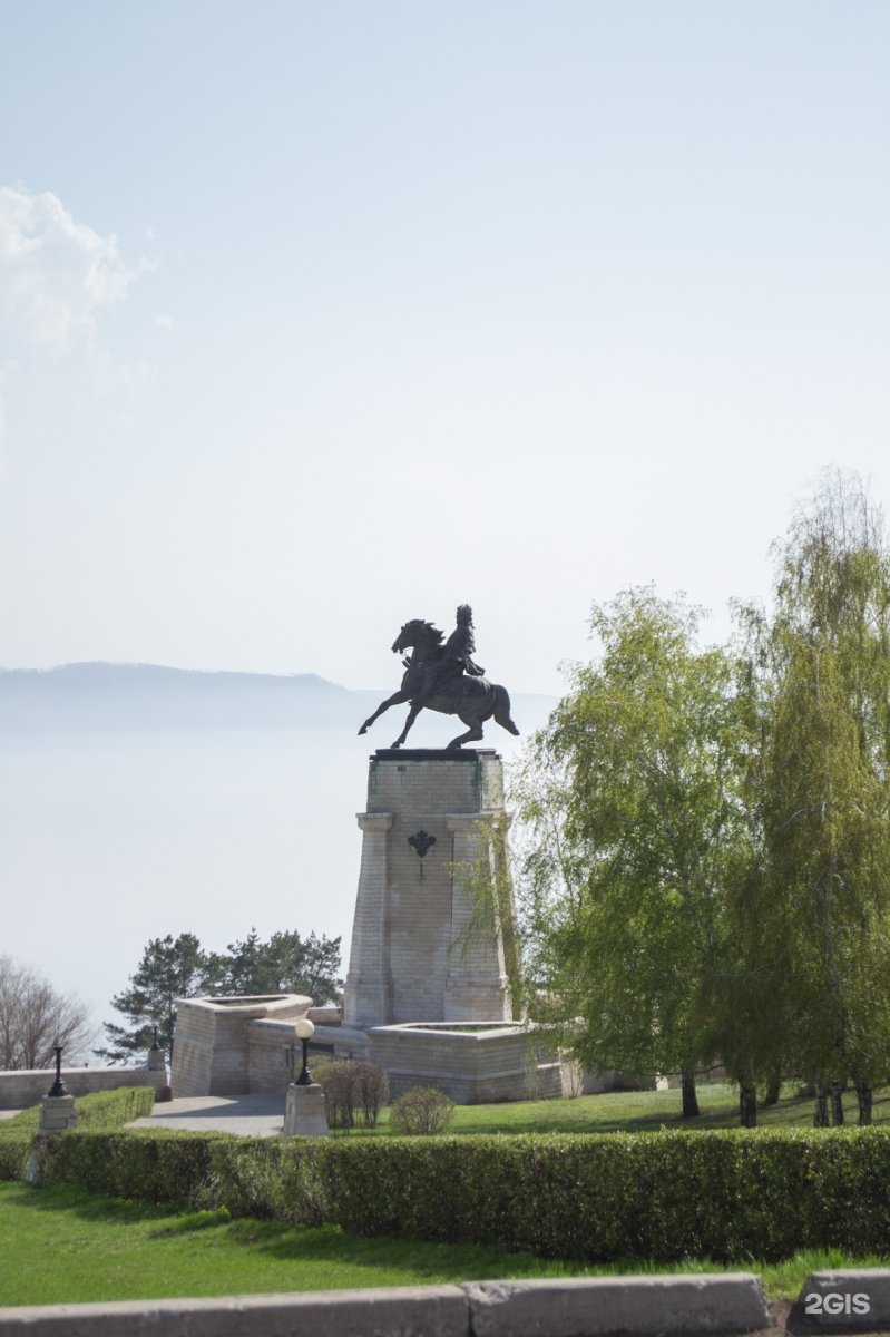 Татищев какой памятник культуры. Татищев памятник Тольятти. Памятник в н Татищеву Тольятти. Памятник Василию Татищеву в Тольятти. В Н Татищев памятник.