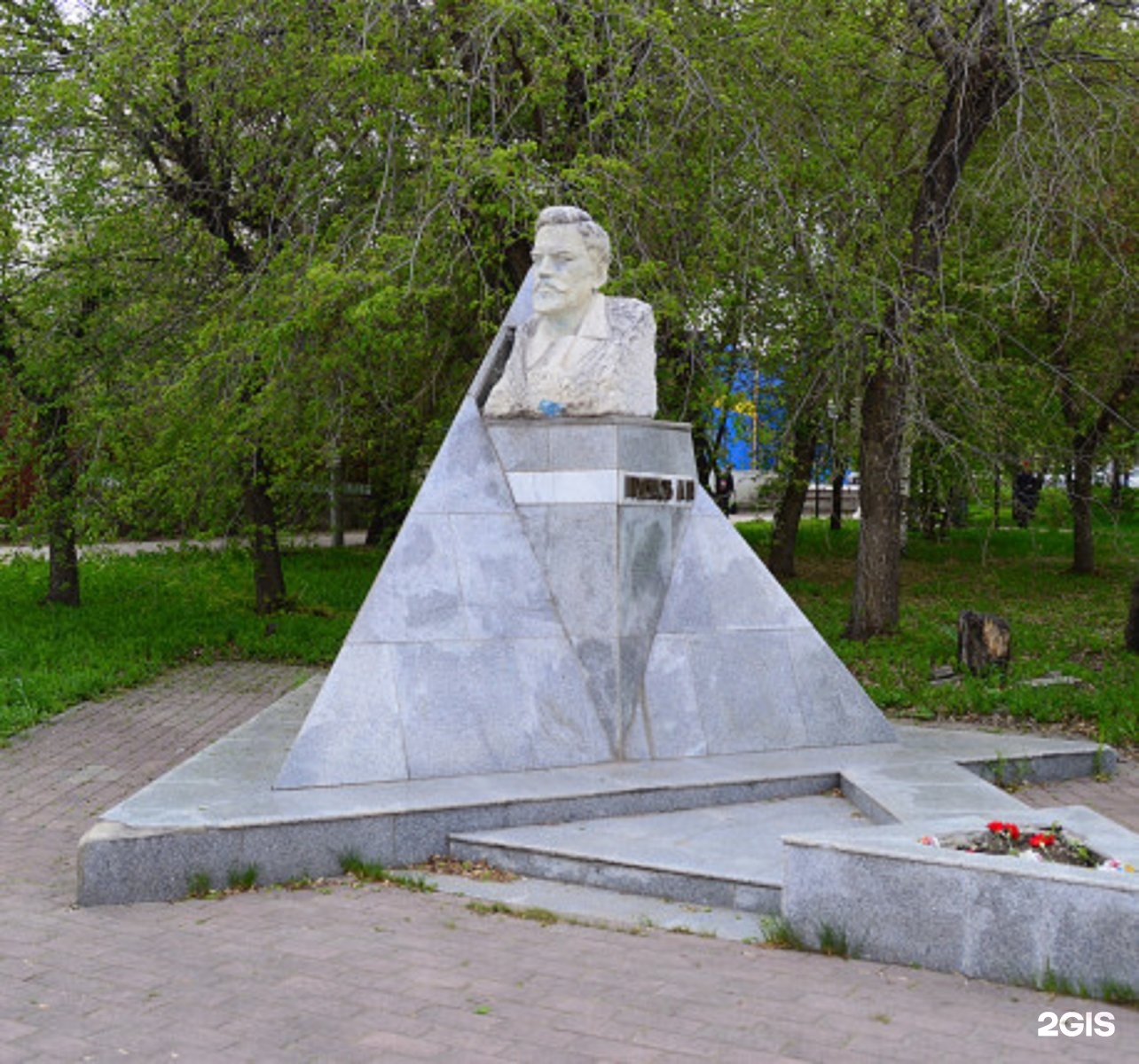 Памятники в магнитогорске. Памятник Грязнову в Магнитогорске. Обелиск Магнитогорск. Магнитогорск памятники Великой Отечественной войны. Памятник ручьёву Магнитогорск.