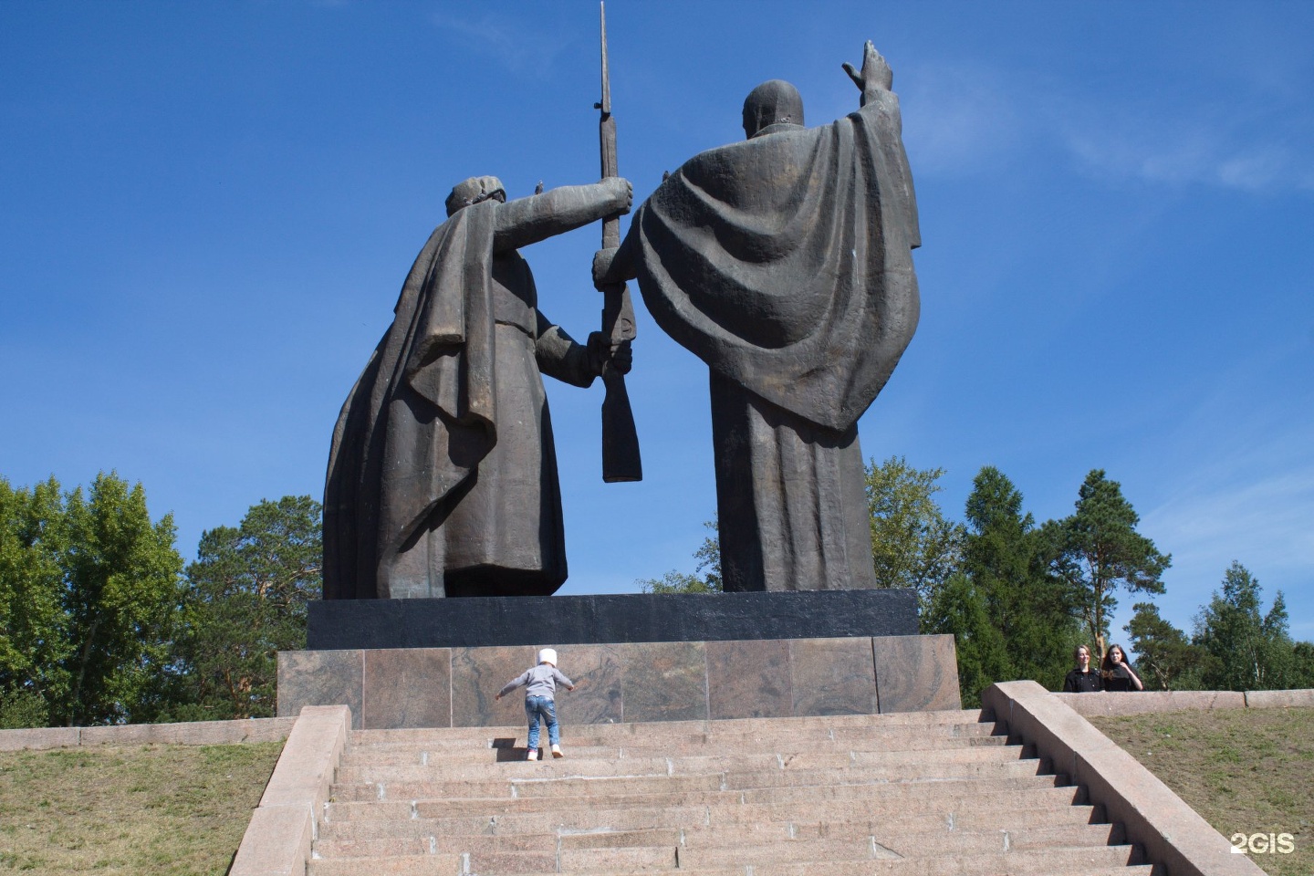 Памятники Томска лагерный. Лагерный сад Томск. Лагерный сад Томск Родина мать. Лагерный сад достопримечательности Томска.