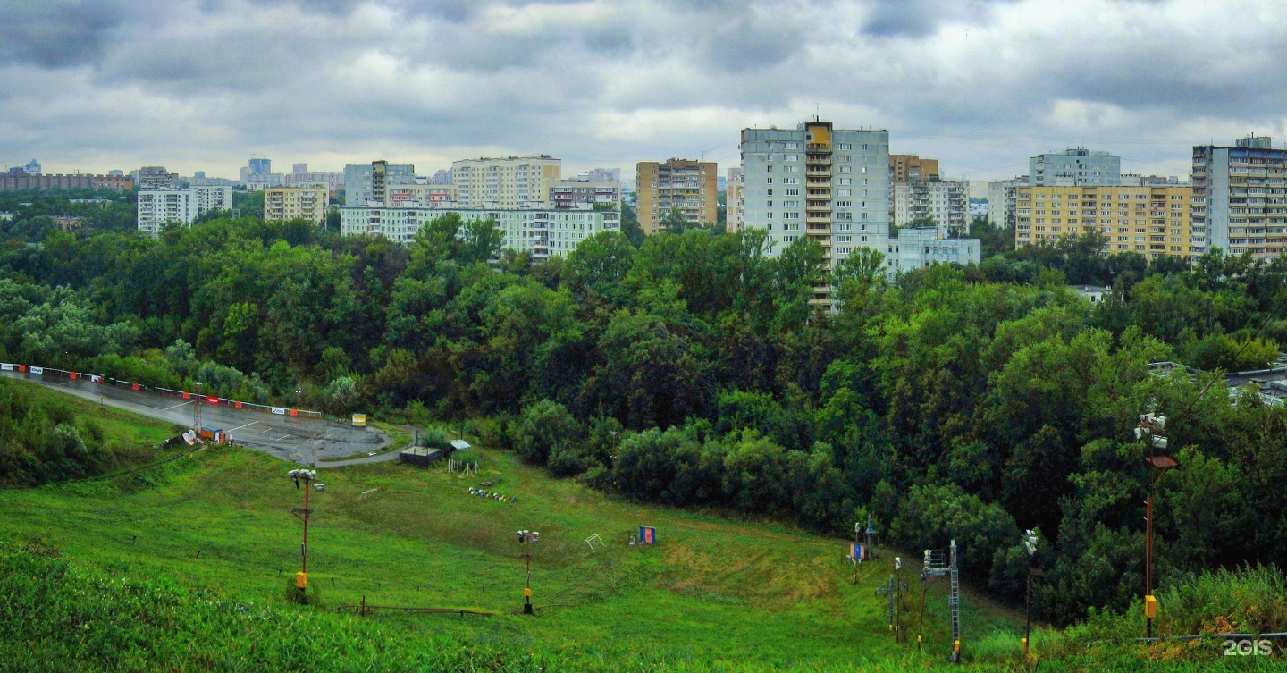 молодежная улица москва