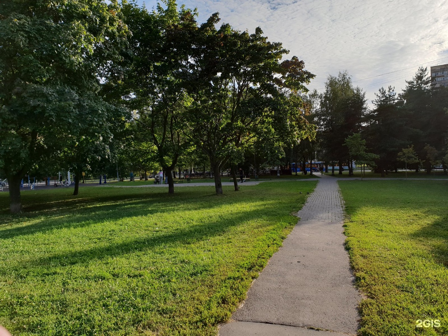 Park school. Парк сквер школьный Бирюлево. Сквер школьный Тюмень. Фото школьный сквер Московский тракт.