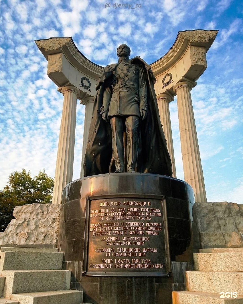 памятник александру в москве