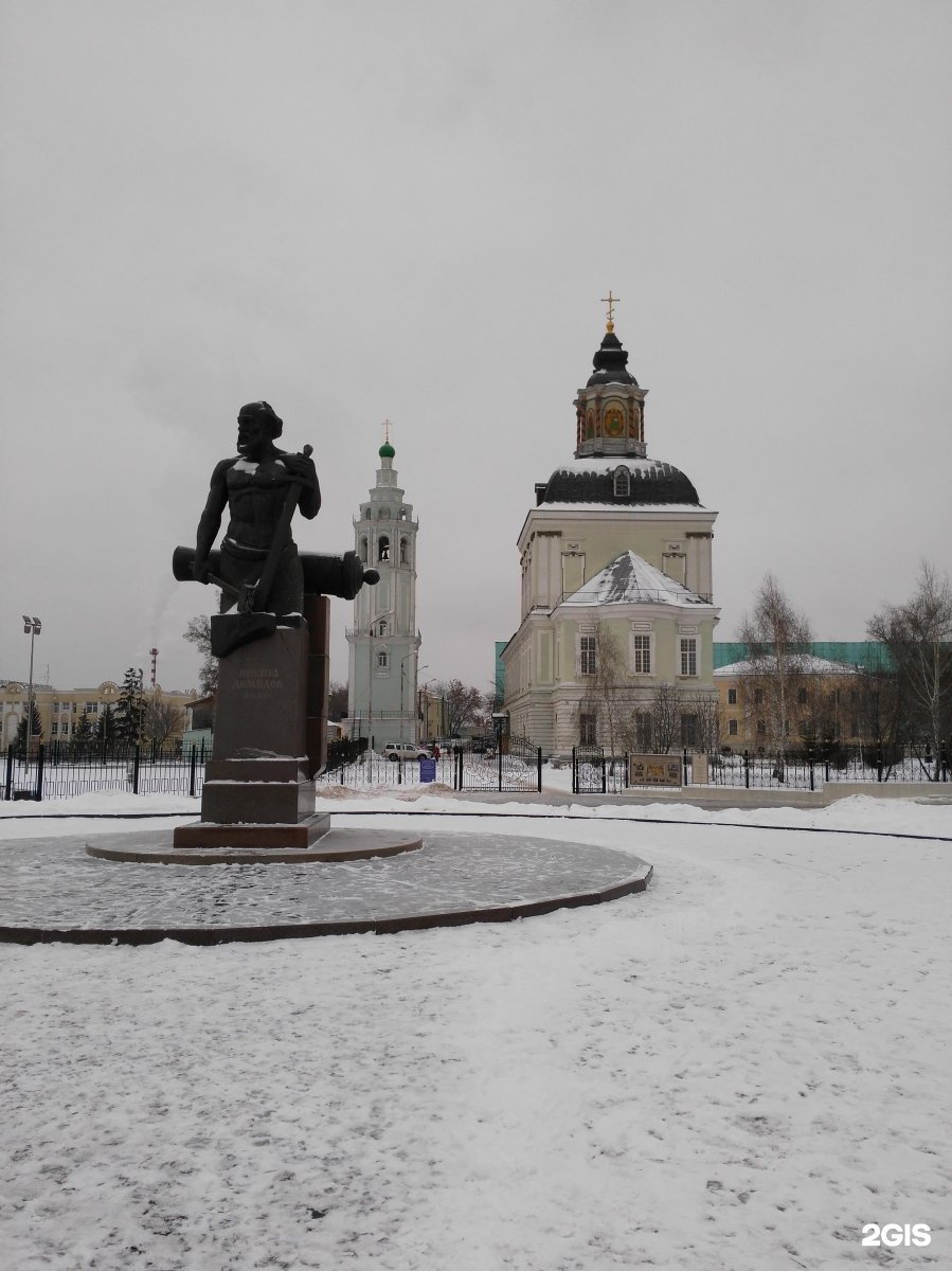 Храм Рождества Христова Николо-Зарецкий. Демидовская Тула сквер львы фото.