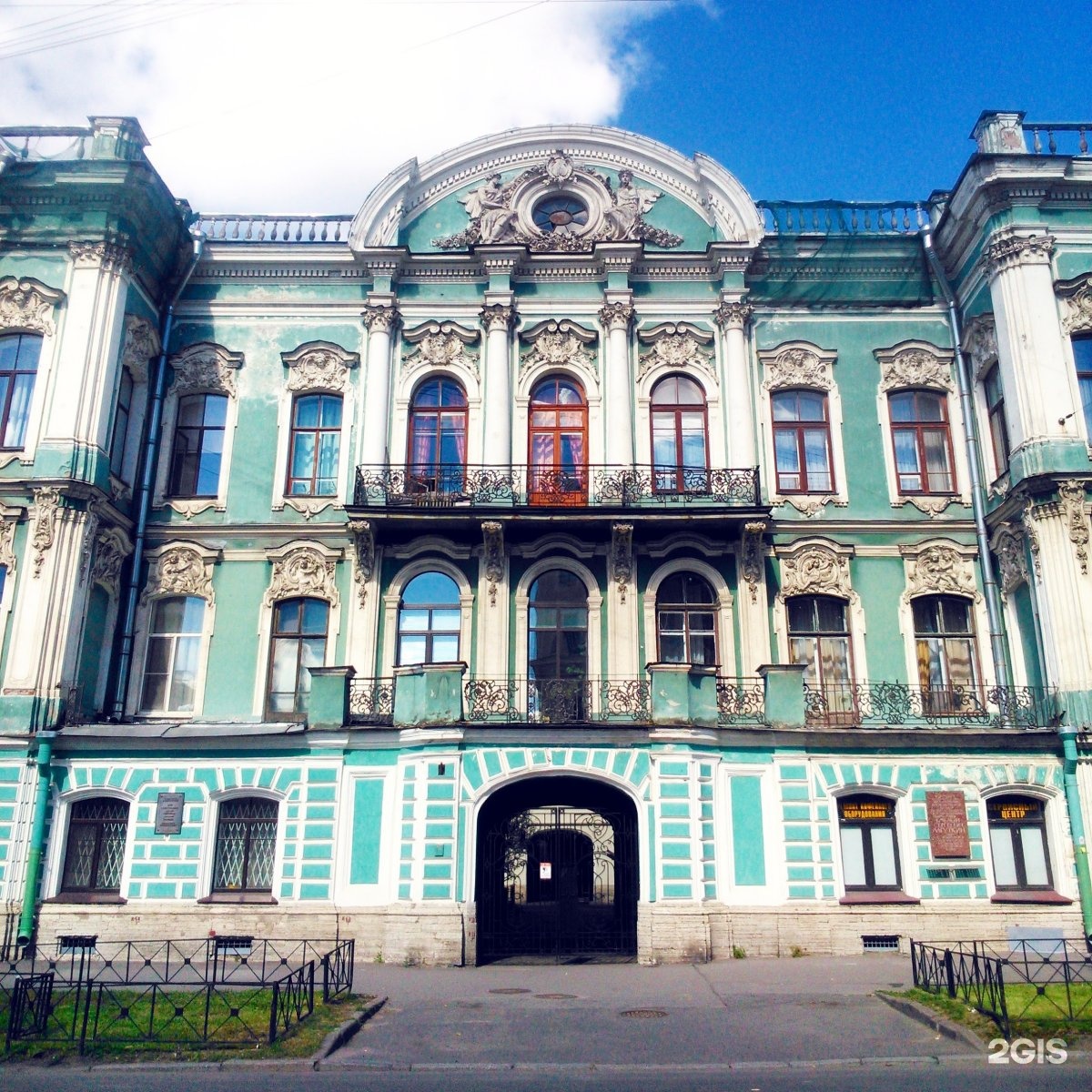 Петербург чайковского 10. Особняк Бутурлиной в Санкт-Петербурге. Чайковского 10 Санкт-Петербург. Дом Елизаветы Бутурлиной Чайковского 10. Чайковского 10 Омск.