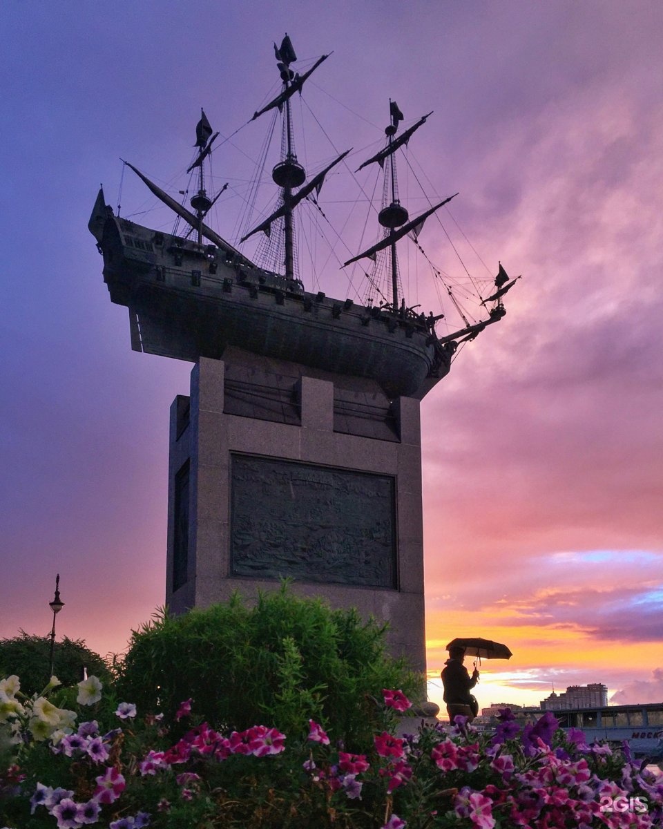 Памятник корабль. Памятник Полтава корабль Полтава. Памятник кораблю Полтава в Санкт-Петербурге. Кораблик Полтава памятник. Памятник корабль в Питере.