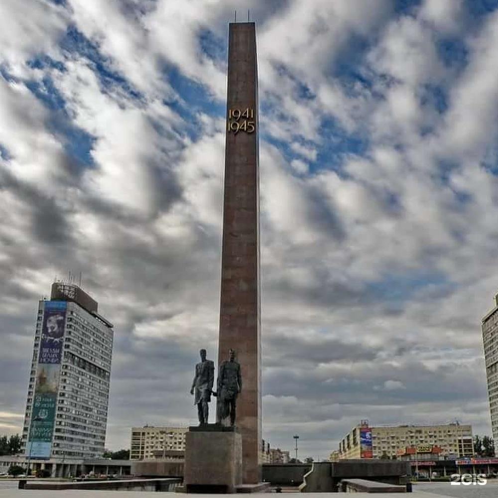 Монумент героическим защитникам ленинграда. Монумент на площади Победы в Санкт-Петербурге. Санкт-Петербург Обелиск Победы. Монумент защитникам Ленинграда на площади Победы.