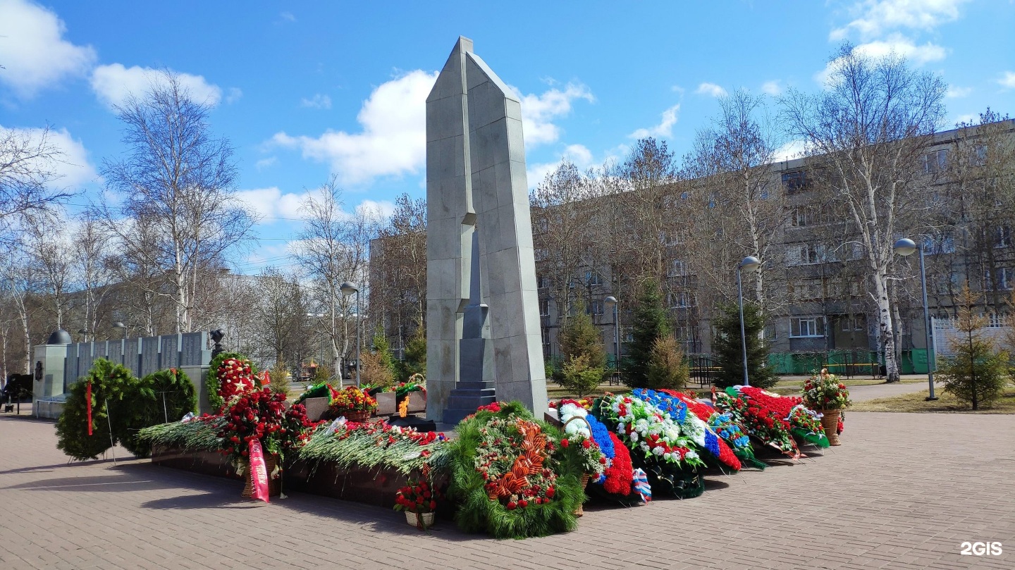 Мемориал славы. Мемориал славы Сургут. Мемориал славы вечный огонь Сургут. Памятники в Сургуте мемориал славы. Ул Гагарина мемориалом славы Сургут.