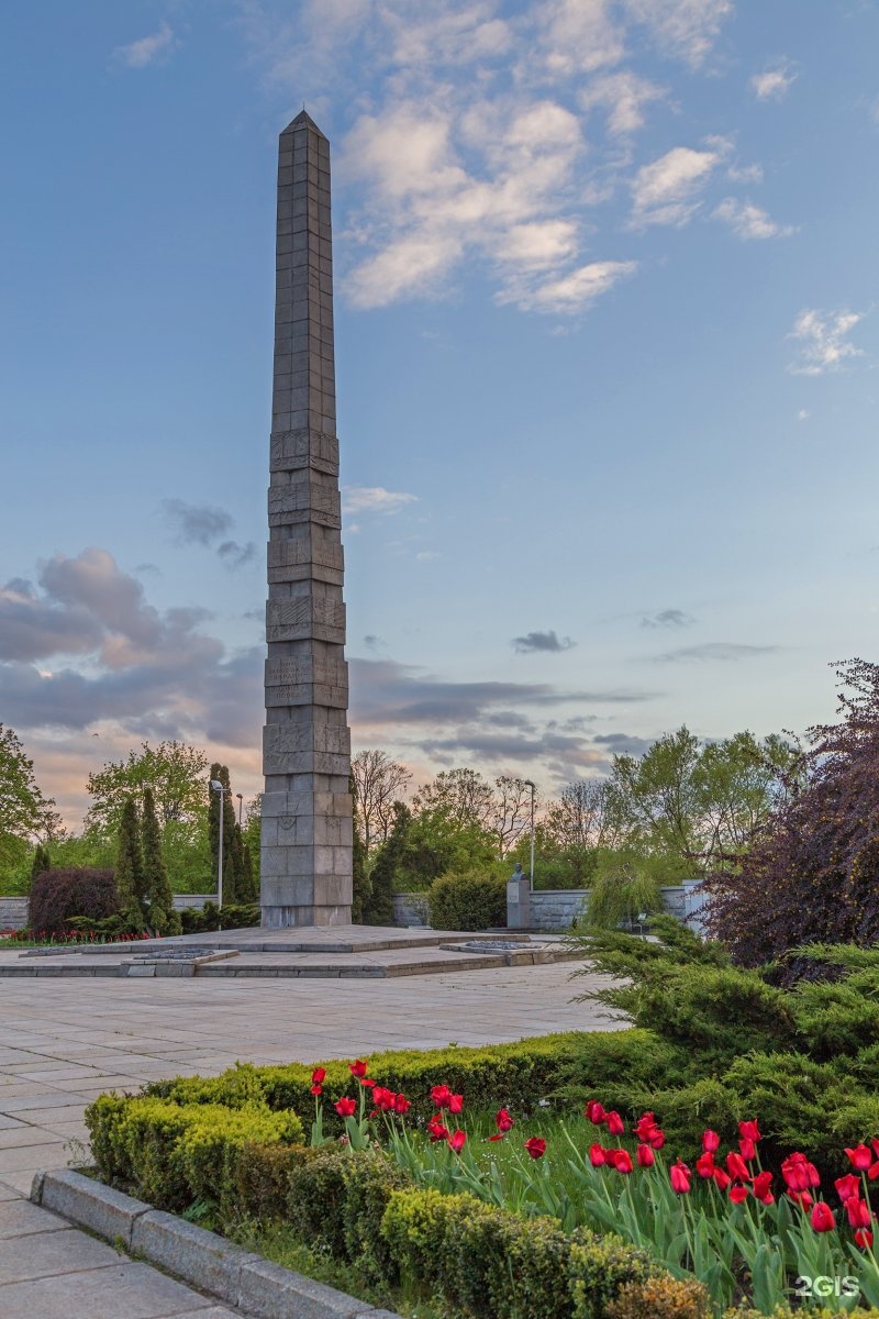 Памятник 1200 гвардейцам