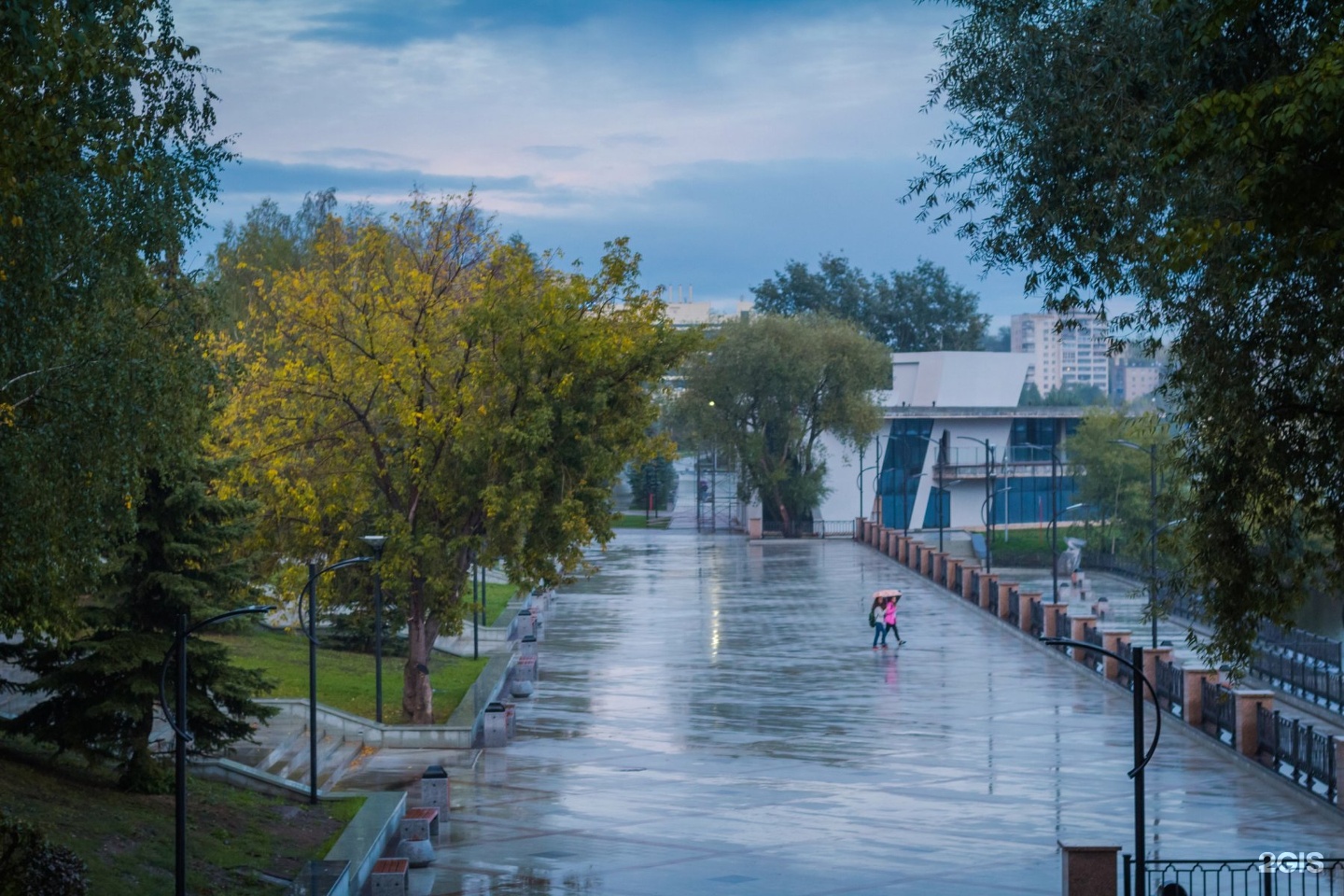 Погода в тагиле на июнь. Нижний Тагил набережная. Нижний Тагил набережная пруда. Дождь в Нижнем Тагиле.