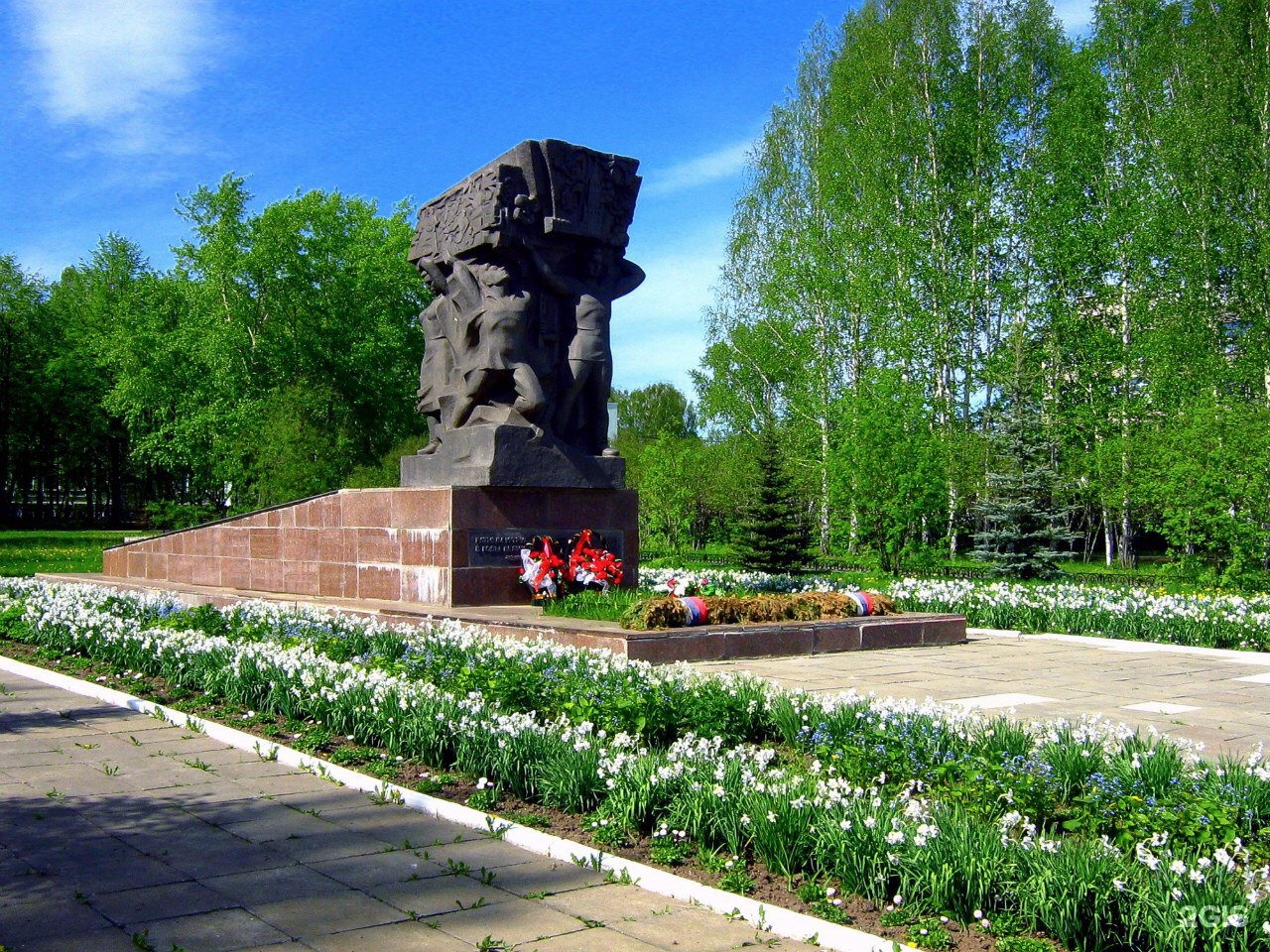 Верхняя салда фото. Памятники в верхней Салде. Город верхняя Салда памятник. Памятники Ратному подвигу. Ритуал верхняя Салда памятники.