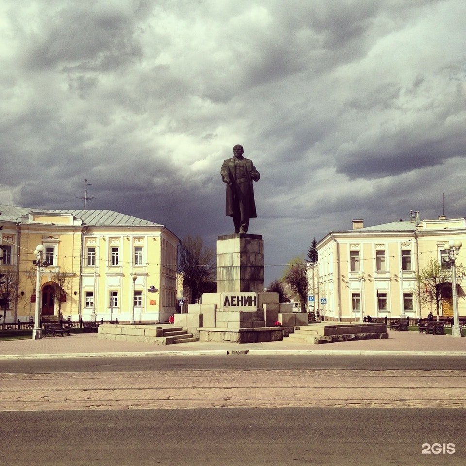 Тверь площадь. Площадь Ленина Тверь. Памятник Ленину в Твери. Тверь памятник Ленину на площади Ленина. Площадь Тверь Тверь Ленина.