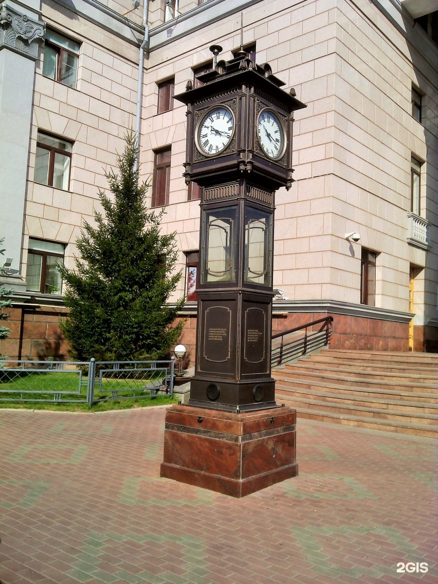 Часы на площади революции Красноярск